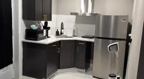 Nice private room with separate entrance - Image 4