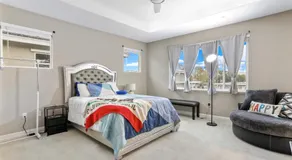 Placid Vibe Spacious 7-BR with Free Parking - Image 2