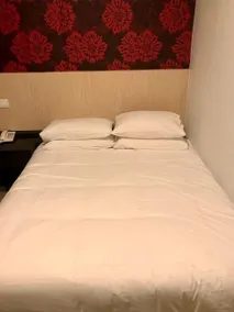 Yes Luxury Hotel - Image 3