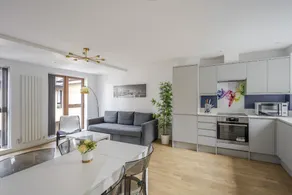 Premium Apartment in Chelmsford City, Free WiFi & Free Parking - Dukes Apartment by Stays Accommodation - Long Stays Welcome - Image 3