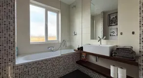Entire house floor perfect for couples & freelancers - available for single too - Image 2