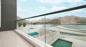 The Pearl Villa - Swimming Pool with Sea and Mountain view - Al Dana Island Fujaira - Image 3