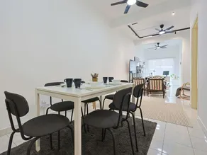 Green Villa Apartment by Favspace - Image 4