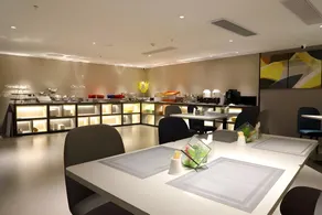 Home Inn Selected Hotel (Shunde Daliang Qinghuiyuan Fengcheng Food City Branch) - Image 3