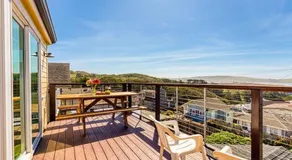 The Lookout! Stunning Views!! Walk to Beach! BBQ! Fast WiFi!! Dog Friendly! - Image 5