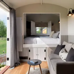 The Red Lion - Shepherd Huts - Image 2