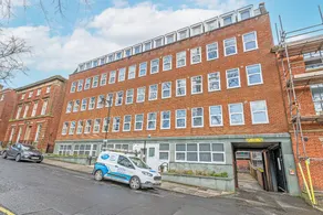 Charles House by Guestz - Image 4