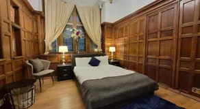 Traditional Victorian West End Apartment - Image 4