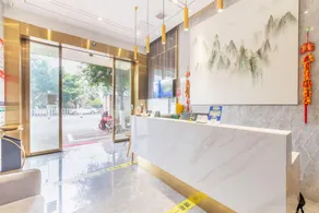 Holiday Inn Hive - Image 3