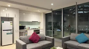 Modern 1-bedroom apartment in CBD - Image 2