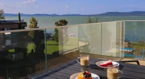 Platán Beach Apartman with lakeview - Image 4