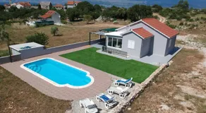 Nane Garden house with heated pool - Image 5