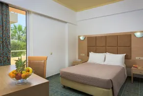 Memphis Beach Hotel - Image 4