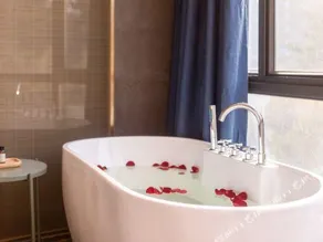 Anji Light Luxury Hotel - Image 3