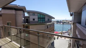 Jibe Ho - Beautiful Spacious Apartment with Harbour Views - Image 2