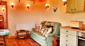 Finest Retreats - Shepherds Lodge at Morrells Wood - Image 2