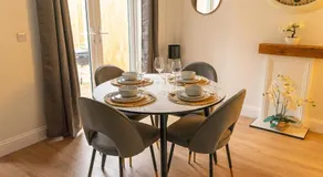 Cosy 2BR House - Space Centre - Free Parking - Image 4