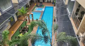 Sheryll Escapes - 218 La Grande, modern studio with hotel amenities! - Image 3