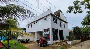 RedDoorz at Elton Guesthouse - Image 3