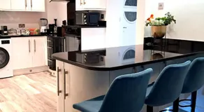 2 Bed Home - Parking Private Garden Wifi - Image 3