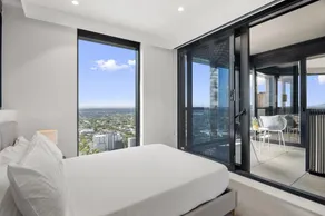 High-Rise 3-Bed Apartment with Premium Amenities - Image 2