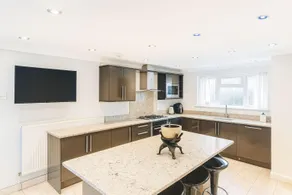 Home At City AirPort Excel EastLondon UN - Image 3