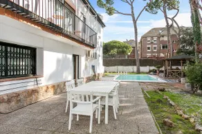Stor elegant villa med pool och trädgård nära stranden - Image 3