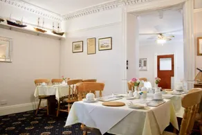 Helmsman Guesthouse - Image 2