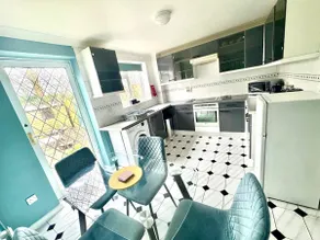 Homely 2 bedroom house, parking - Image 2