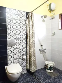 Cherai Vacation Home with AC Bedrooms - Image 5