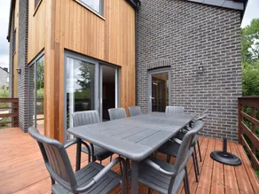 Superb villa with a large garden - Image 5
