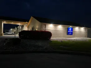 Express Inn & Suites - Image 4
