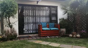 Roxy's Rest Guest House - Image 3