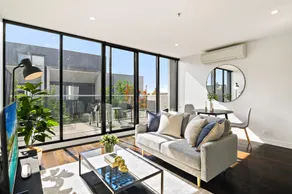 Bright 1BR Apartment Near Maribyrnong River - Image 3