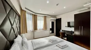 Lotus House - Image 2