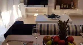 Marina Deluxe Apartments - Image 2