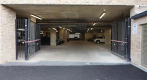 Stunning Morden Apartment Zone 3 Free Parking Prime location Sleeps Upto 6 - Image 5