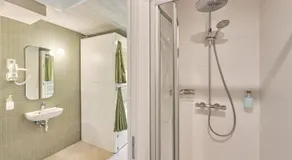 Hostelfly Fira Barcelona - Image 2