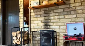 Log Cabin with Private Sauna and BBQ area in Canterbury - Image 2