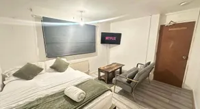 Spacious Double Room By Town Centre - Image 2