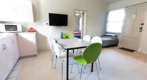 Jack & Di's Waiteti Lakefront Motel - Image 2