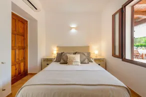 Luxurious Retreat Villa in Nature for Large Groups - Image 2