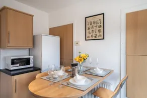 Bungalow - 2 Bed - Free Parking - Image 5