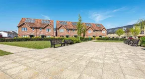 London Heathrow Living Holywell Serviced Houses - 3 and 4 bedrooms By 360stays - Image 4