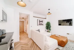Central Chester Flat Near Attractions - Image 2