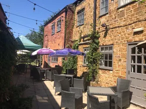 Unicorn Inn - Image 5