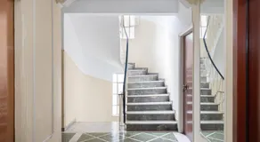 Studio with sunny balcony in Exarcheia - Image 2
