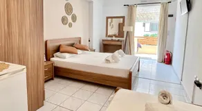 Koutrakis Rooms - Image 2