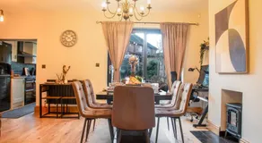 Exquisite Bolton House, Garden Living, Parking, Sleeps 7 - Image 5