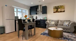 Beautiful luxurious entire flat free parking - Image 2